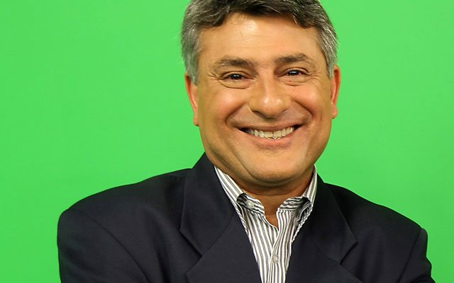 Cléber Machado renova com a Globo