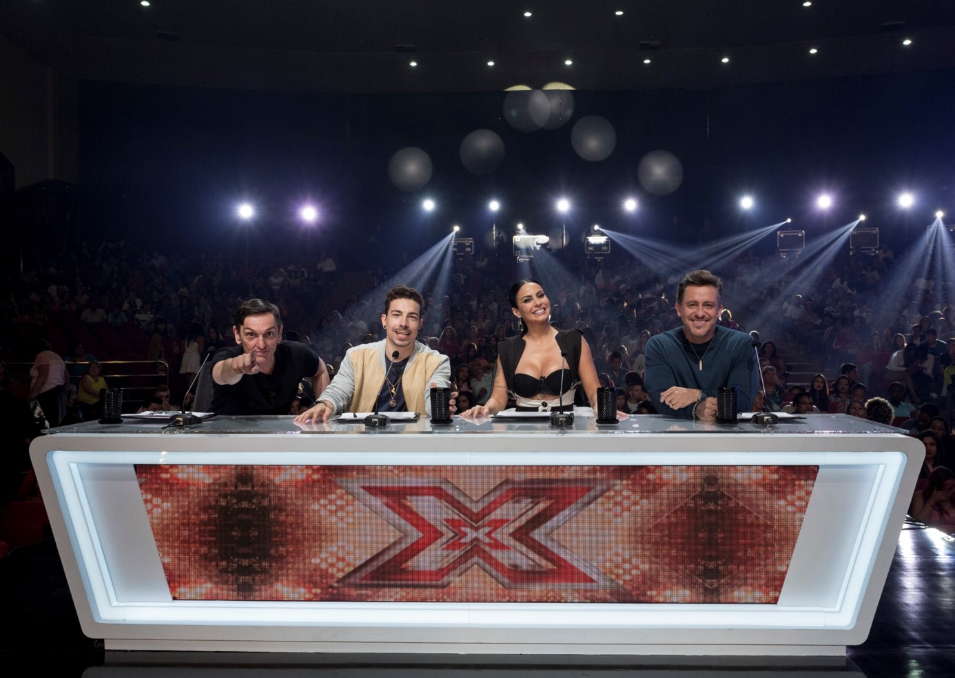 Jurados na bancada do X Factor Brasil