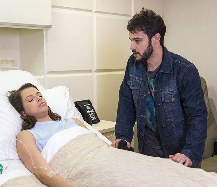 Camila e Giovanni no hospital