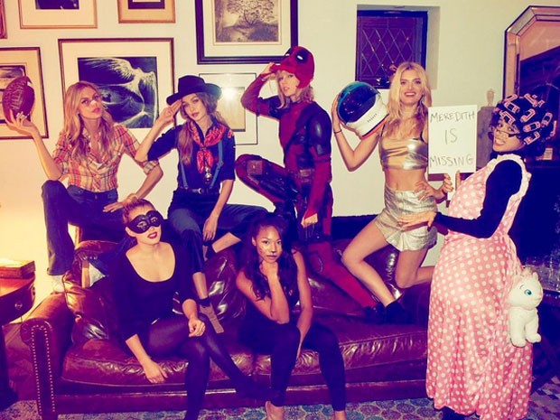 Taylor Swift e amigas curtindo Halloween (Instagram)