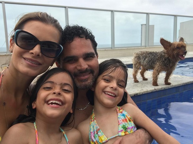 Luciano curtiu piscina com a família nesta quarta-feira (28) (Reprodução/Instagram)