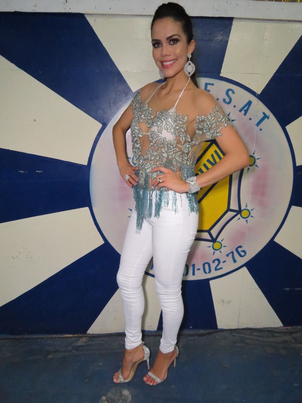 Daniela Albuquerque cai no samba na Acadêmicos do Tucuruvi (Divulgação/ Assessoria de Imprensa Acadêmicos do Tucuruvi)