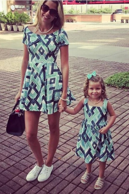 Debby Lagranha posta foto com look igual ao da filha Maria Eduarda, de 3 anos (Reprodução / Instagram)