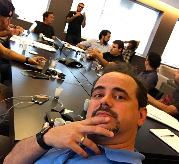 Márcio Luvio publicou foto da reunião com a equipe do Pânico (Reprodução/Facebook)