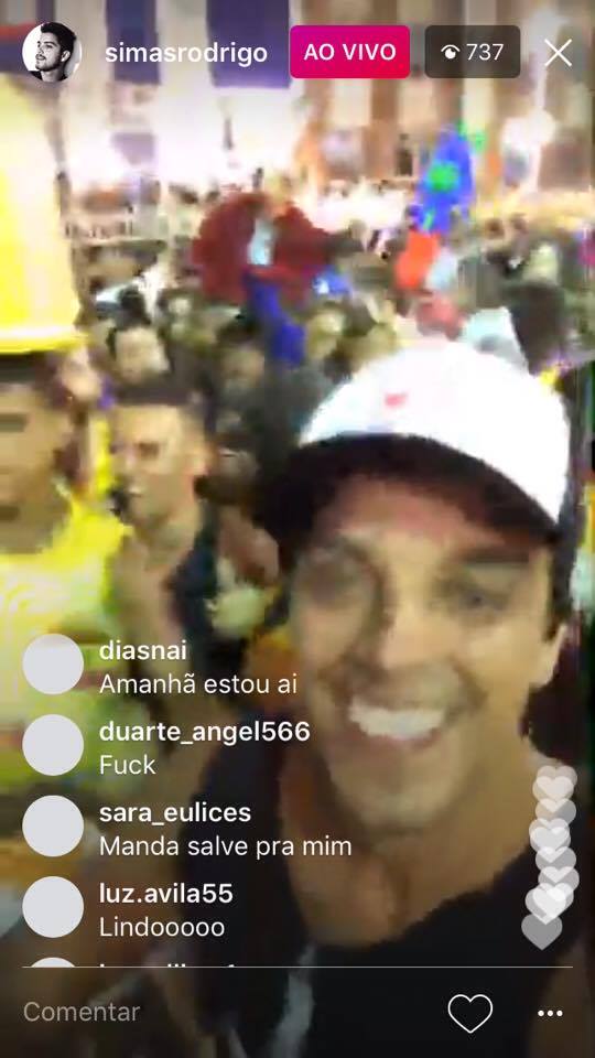 Rodrigo Simas curte carnaval