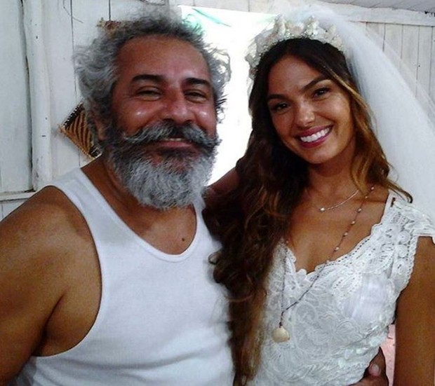 Isis Valverde vestida de noiva em A Força do Querer