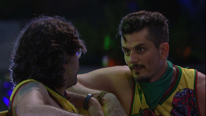 Ilmar e Marcos conversam sobre jogo durante festa