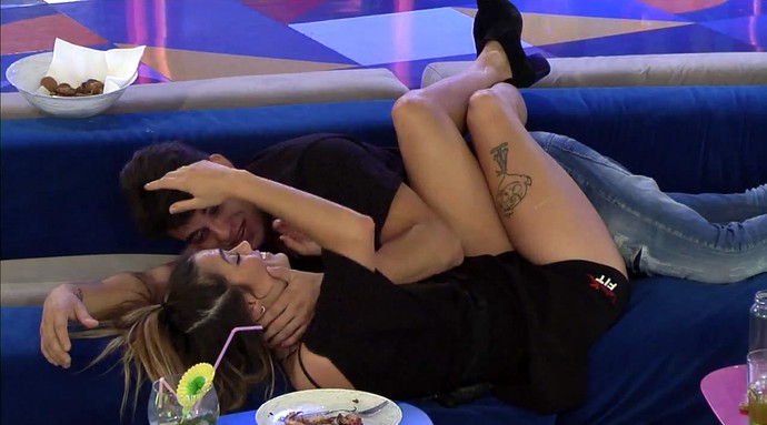 Antônio tenta beijar participante do Big Brother Espanha