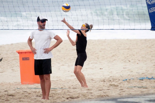 Fernanda Lima e Rodrigo HIlbert Jogam vôlei de praia ( Jc Pereira/ AgNews)