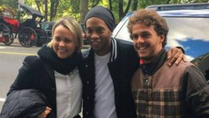 Giulia Gam, Ronaldinho Gaúcho e Theo (Reprodução/Instagram)