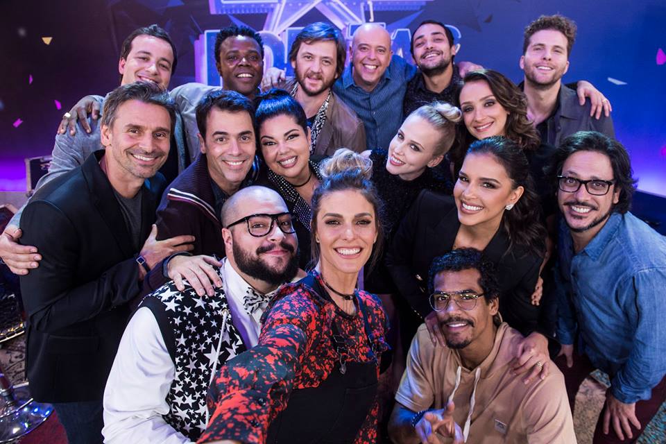Participantes do Popstar fazem selfie com Fernanda Lima