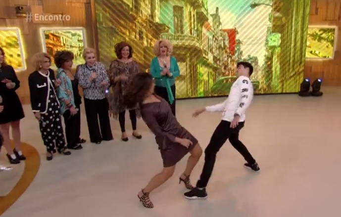 Fátima Bernardes dançou Despacito no Encontro
