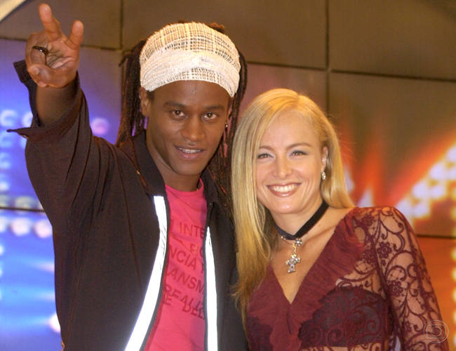 Toni Garrido e Angélica dividiram a apresentação do reality show Fama (Divulgação/ TV Globo)