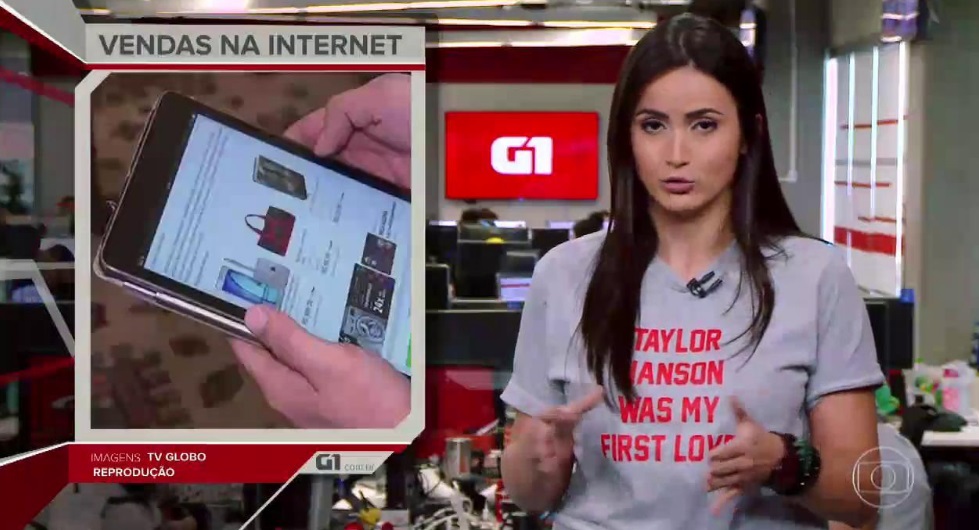 Mari Palma usa camiseta dizendo que Taylor Hanson foi seu primeiro amor durante Encontro