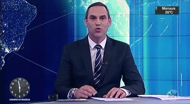 Jornalista se atrapalha ao pronunciar nome de rapper (Reprodução/Globo)