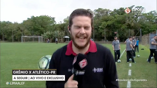 Rodrigo Fragoso leva bolada nas costas no Esporte Interativo