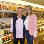 Carlos Alberto de Nóbrega e Renata Domingues no lançamento do livro Biografia da Televisão Brasileira