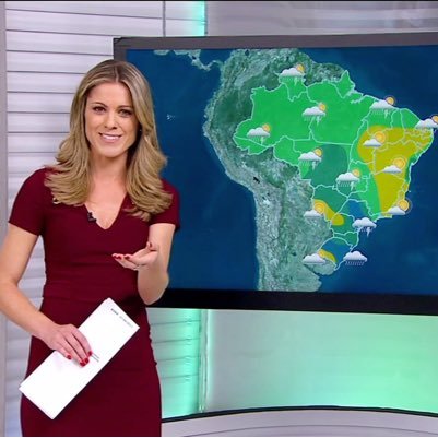 Jacqueline esbanja simpatia ao informar sobre o tempo (Reprodução/TV Globo)