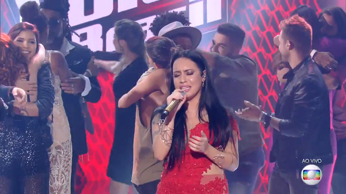 Samantha Ayara canta após vencer The Voice Brasil 2017 (Reprodução/Globo)