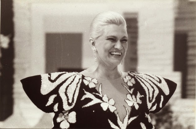 Hebe em sua estreia no SBT, em 1986