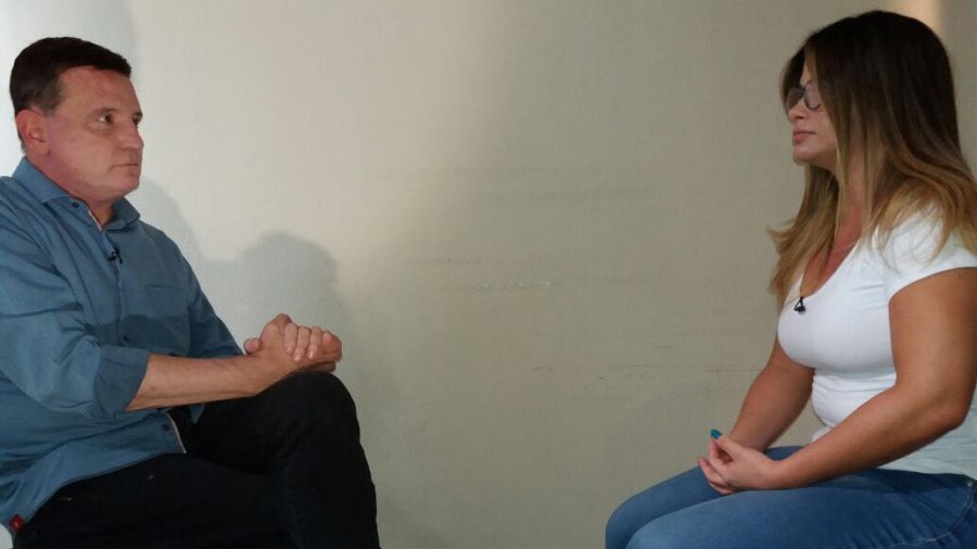 Roberto Cabrini entrevista a mulher do traficante Nem da Rocinha no Conexão Repórter