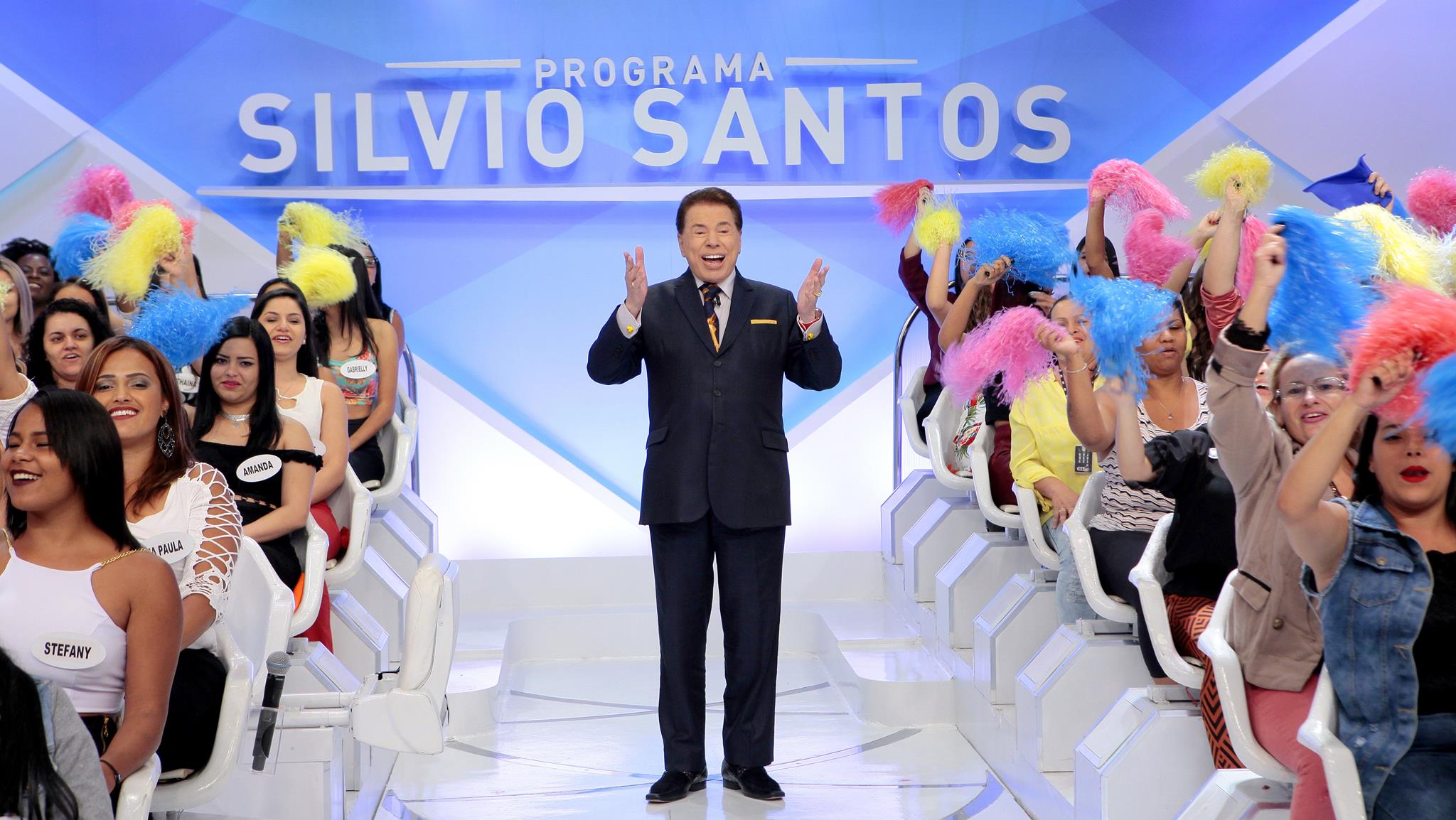 Silvio Santos interage com sua plateia