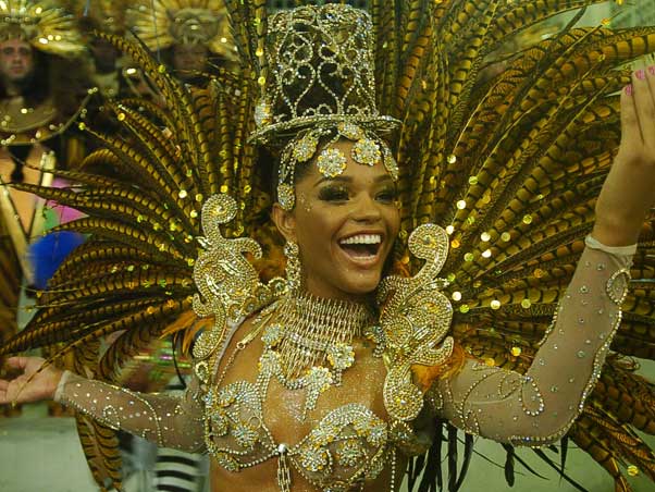"Duas Caras" teve rainha de bateria e samba no pé (Divulgação/TV Globo)