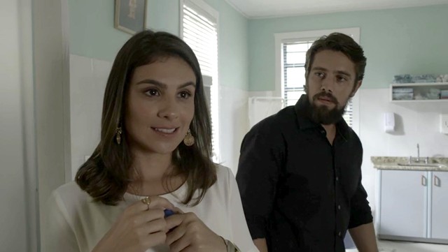 Tônia (Patrícia Elizardo) e Renato (Rafael Cardoso) de O Outro Lado do Paraíso