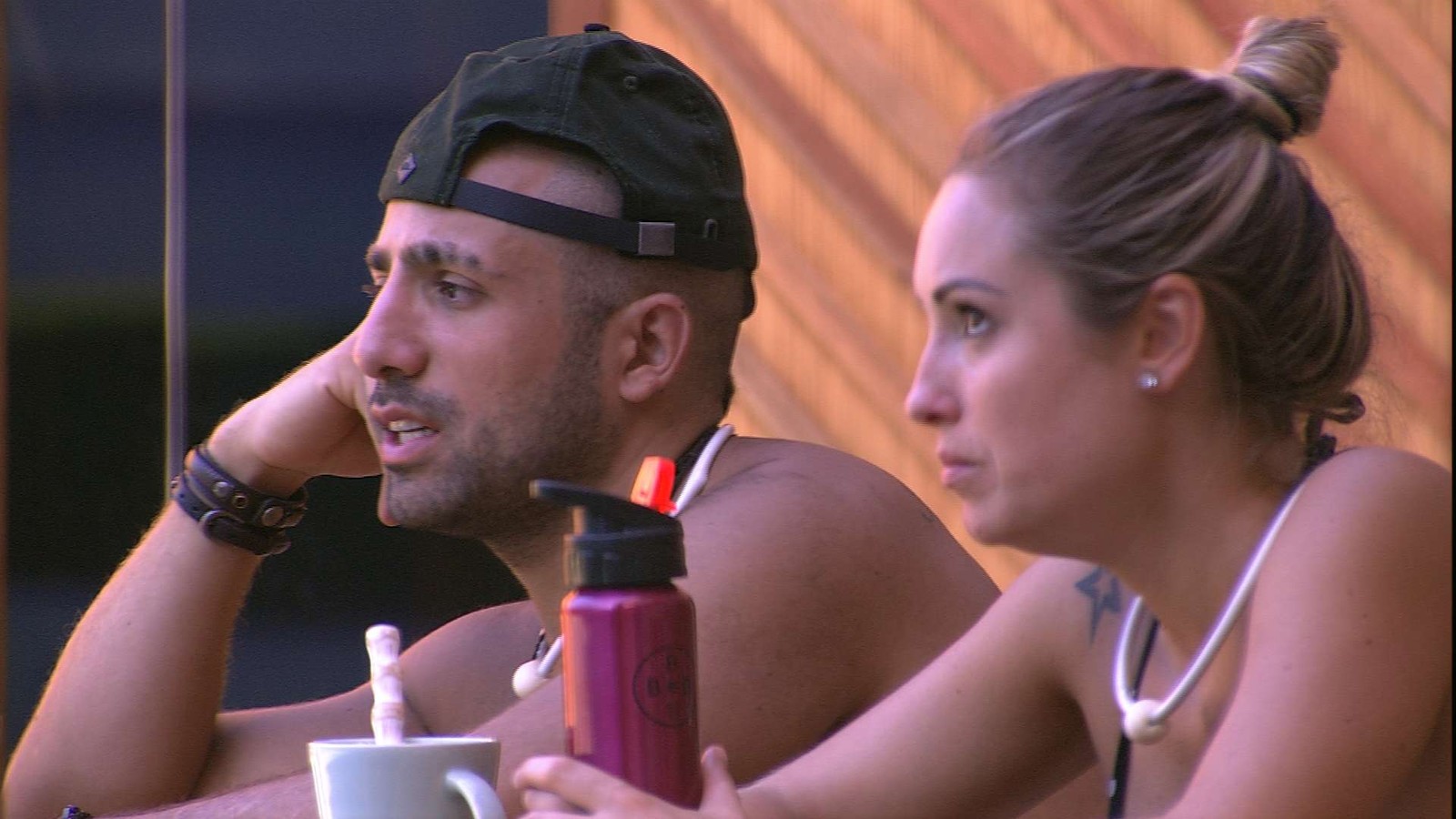 Kaysar e Jéssica conversam sobre Diego no BBB18 (Reprodução: TV Globo)