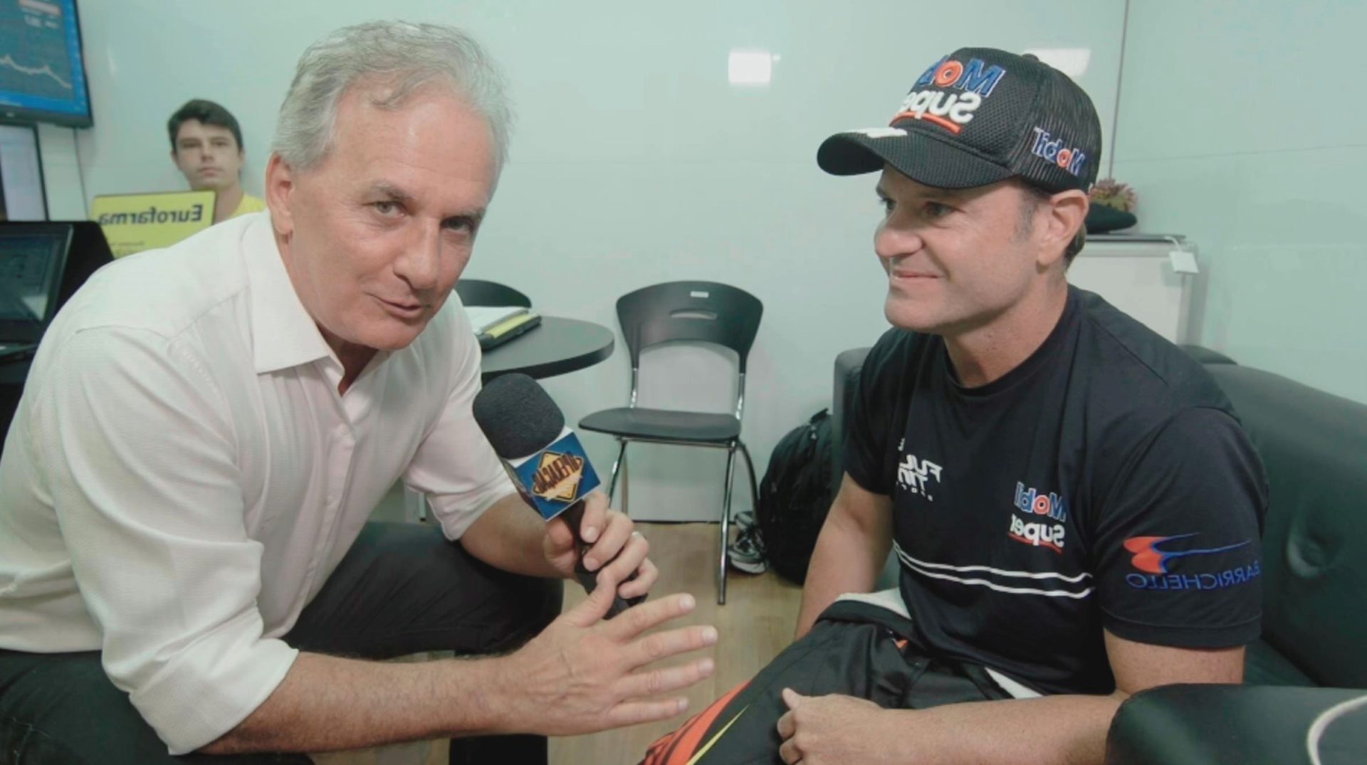 No Operação Mesquita, apresentador entrevista Rubinho Barrichello