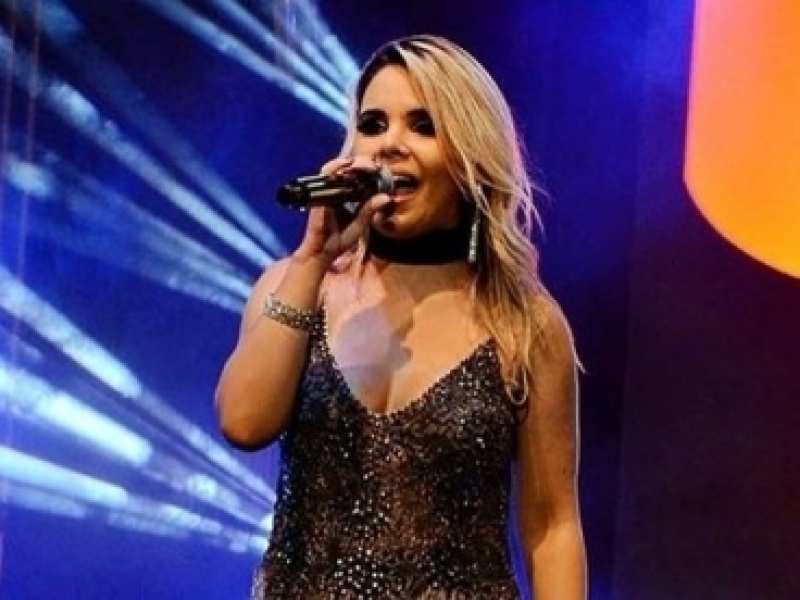 Samya Maia: cantora da banda Magníficos também é apresentadora do SBT
