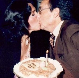 Florinda Meza e Roberto Bolaños se beijando sem foto rara