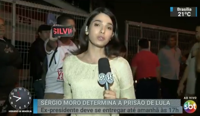 Manifestante aproveitou link do SBT Brasil para chamar Silvio Santos de golpista