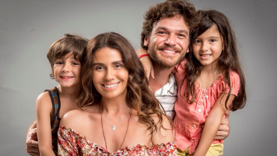 Ícaro (Thales Miranda), Luzia ( Giovanna Antonelli ), Beto ( Emilio Dantas ) e Manuela (Rafaela Brasil)