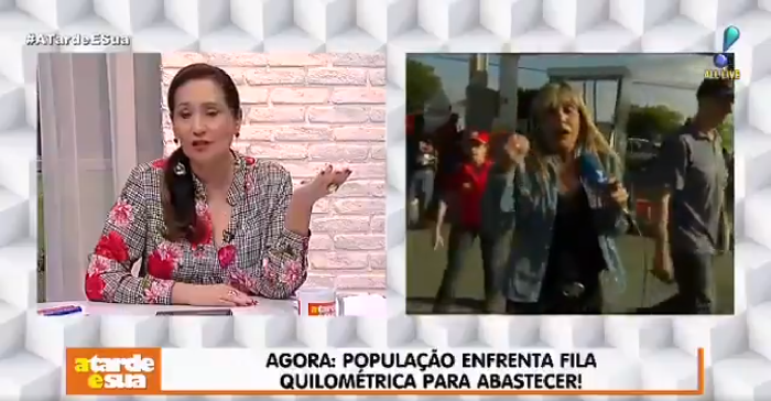 Sônia Abrão e Cinthia Lima no A Tarde é Sua (Reprodução/RedeTV!)