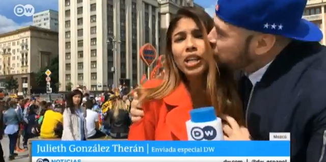 Repórter da DW en Español é assediada ao vivo na Copa do Mundo
