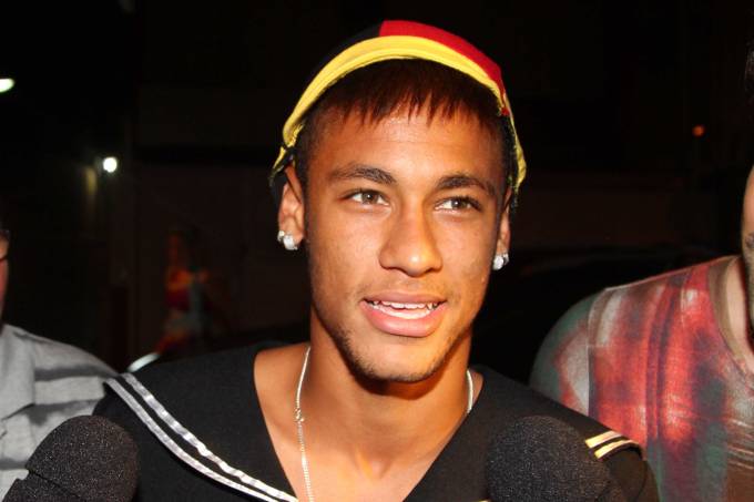 Neymar fantasiado de Quico. Jogador imitou o personagem durante jogo da Copa do Mundo