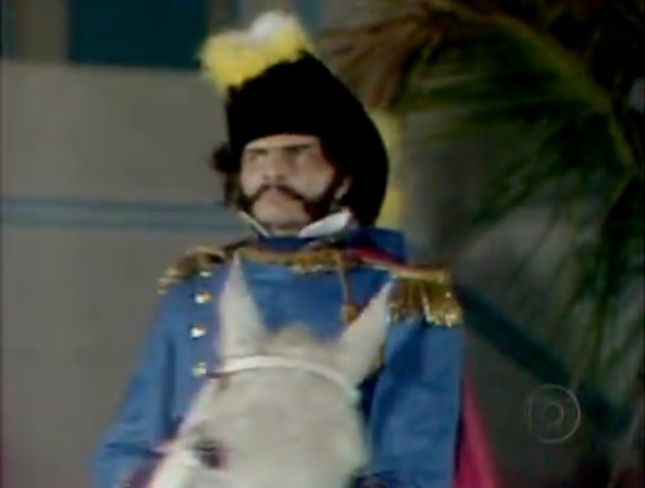 Tarcísio Meira como D. Pedro I em Saramandaia (Reprodução/Globo Play)