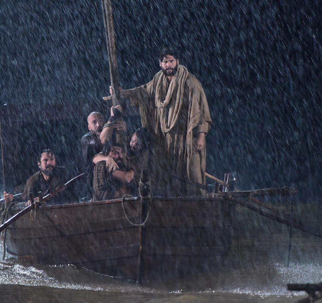 Jesus: O Messias e seus apóstolos enfrentam tempestade em alto mar