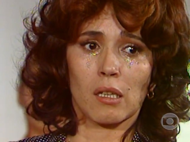 Mirtes (Theresa Amayo), a falsa amiga que percorreu toda a vida de Gina (Reprodução/Memória Globo)