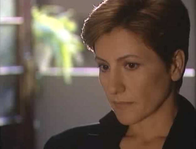 Eunice (Cássia Kiss), cuja vida vira do avesso após o assalto ao banco (Reprodução/TV Globo)