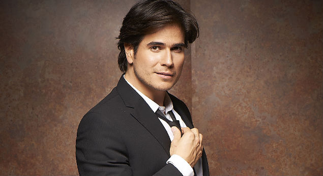 Daniel Arenas é um dos protagonistas de Teresa, no ar pelo SBT (Divulgação)