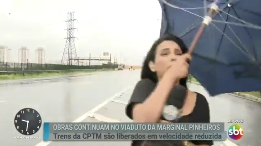 Repórter Marcia Dantas durante link no Primeiro Impacto (Reprodução: SBT)