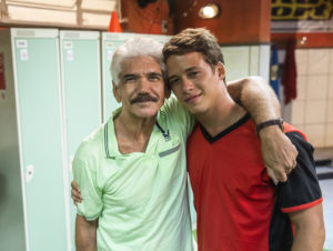 Lourenço (Jackson Antunes) e Santiago (Giovanni Dopico) em Malhação: Vidas Brasileiras