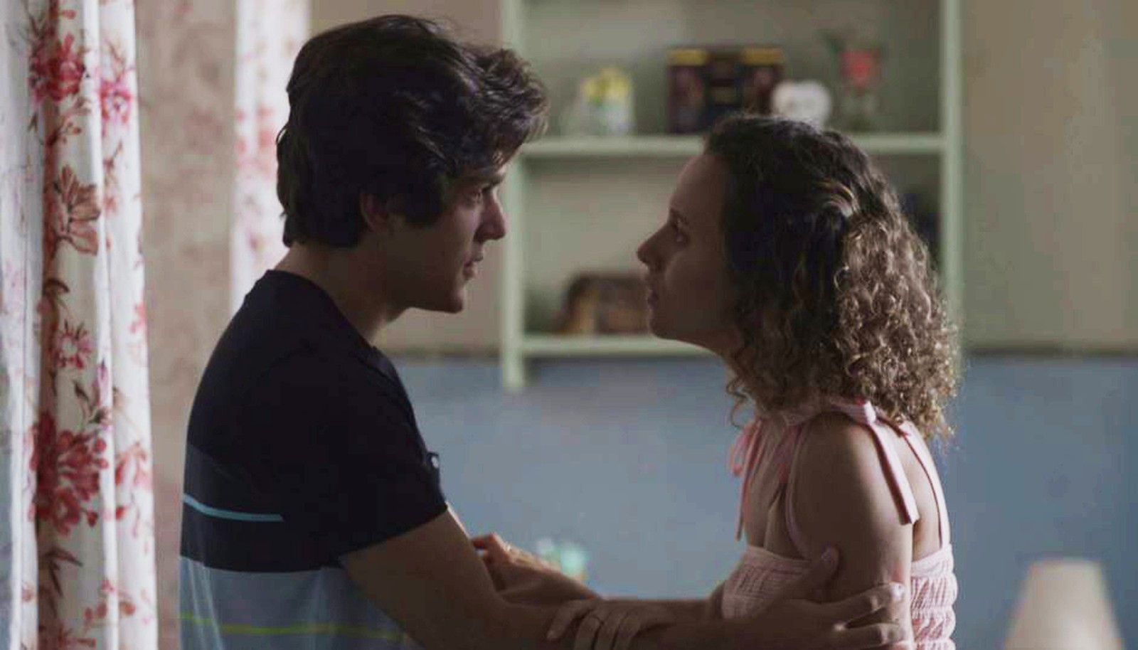 Alex (Daniel Rangel) e Maria Alice (Alice Milagres) em Malhação: Vidas Brasileiras