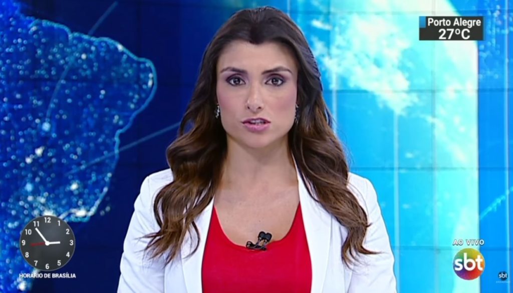Carolina Aguaidas apresentando o SBT Notícias