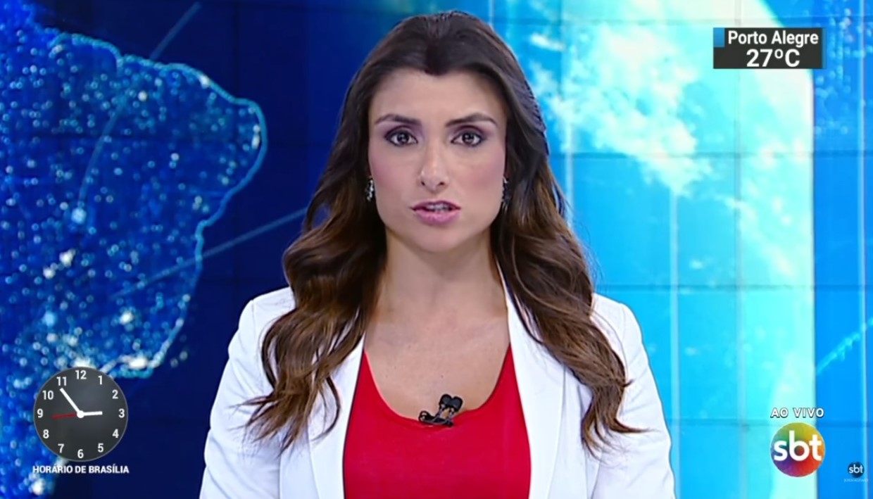 Carolina Aguaidas apresentando o SBT Notícias