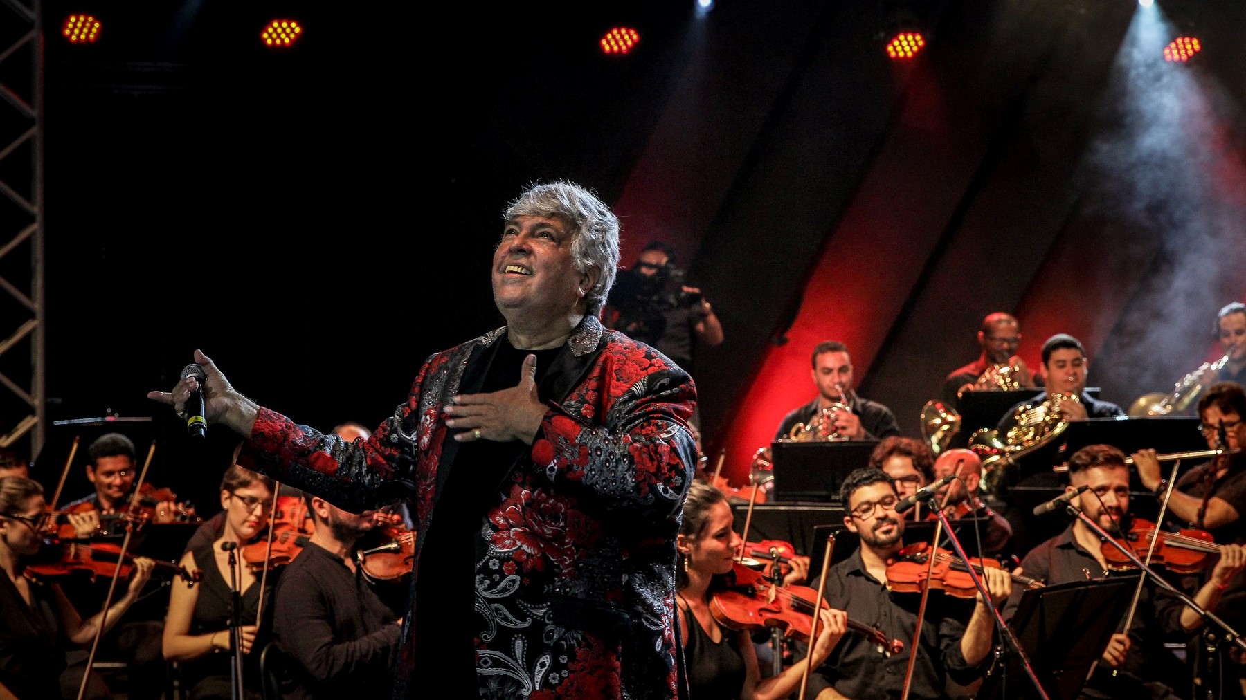 O cantor Sidney Magal participou do tradicional concerto natalino da Orquestra Sinfônica da Bahia (OSBA)