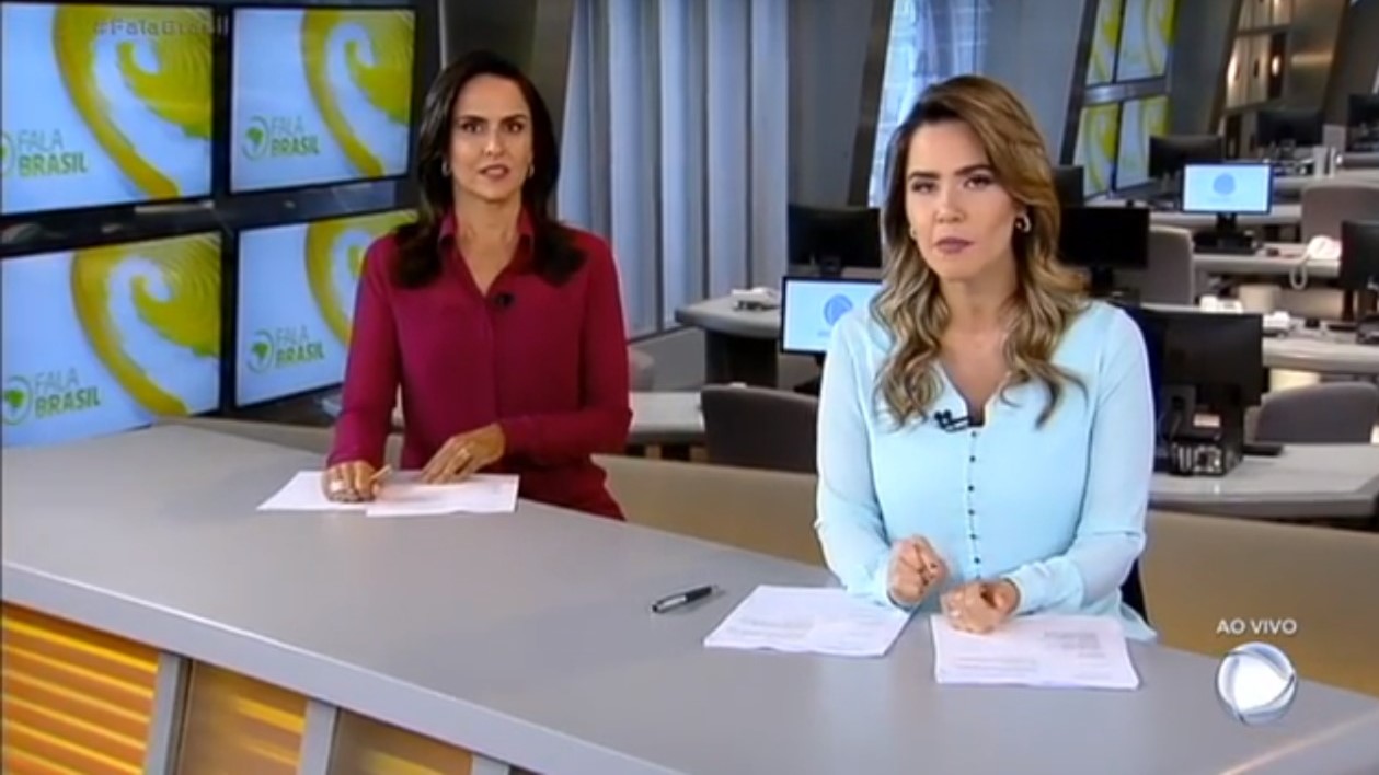 Carla Cecato e Larissa Alvarenga na bancada do Fala Brasil