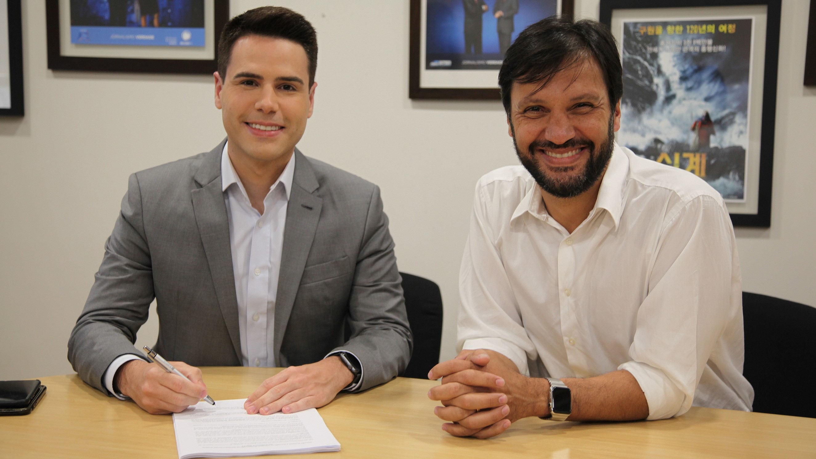 O apresentador Luiz Bacci e Antonio Guerreiro, Vice-Presidente de Jornalismo da Record TV
